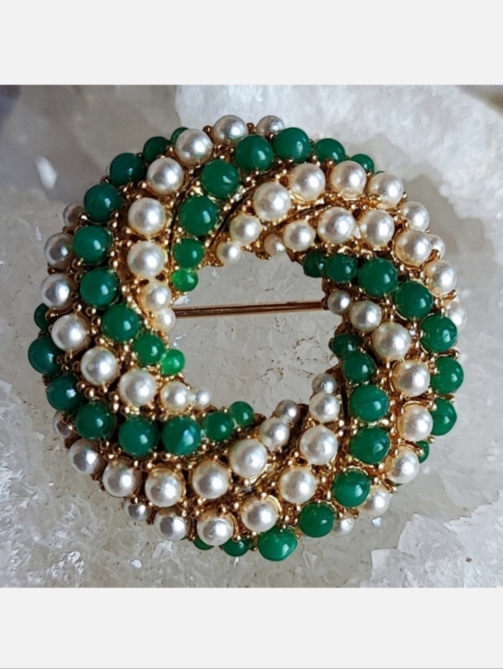 Unsigned Jomaz Mazer Vintage Gold Tone Green Faux Pearl & Faux Jade Round Brooch